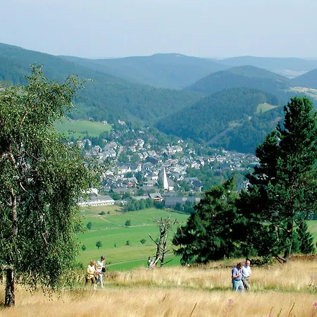 Upland-flair Waldpfad Mit Einzigartigem Berggarten Im Zentrum!